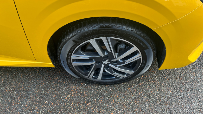 Peugeot 208 1.2 PureTech 100 Active Premium + 5dr Petrol Hatchback